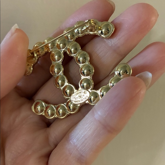 Chanel Gold and Pink Pearl Brooch - Picture 4 of 4